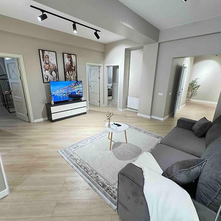 Rentnow Modern Business Apartment With 3 Bedrooms In Centre 基希讷乌 外观 照片
