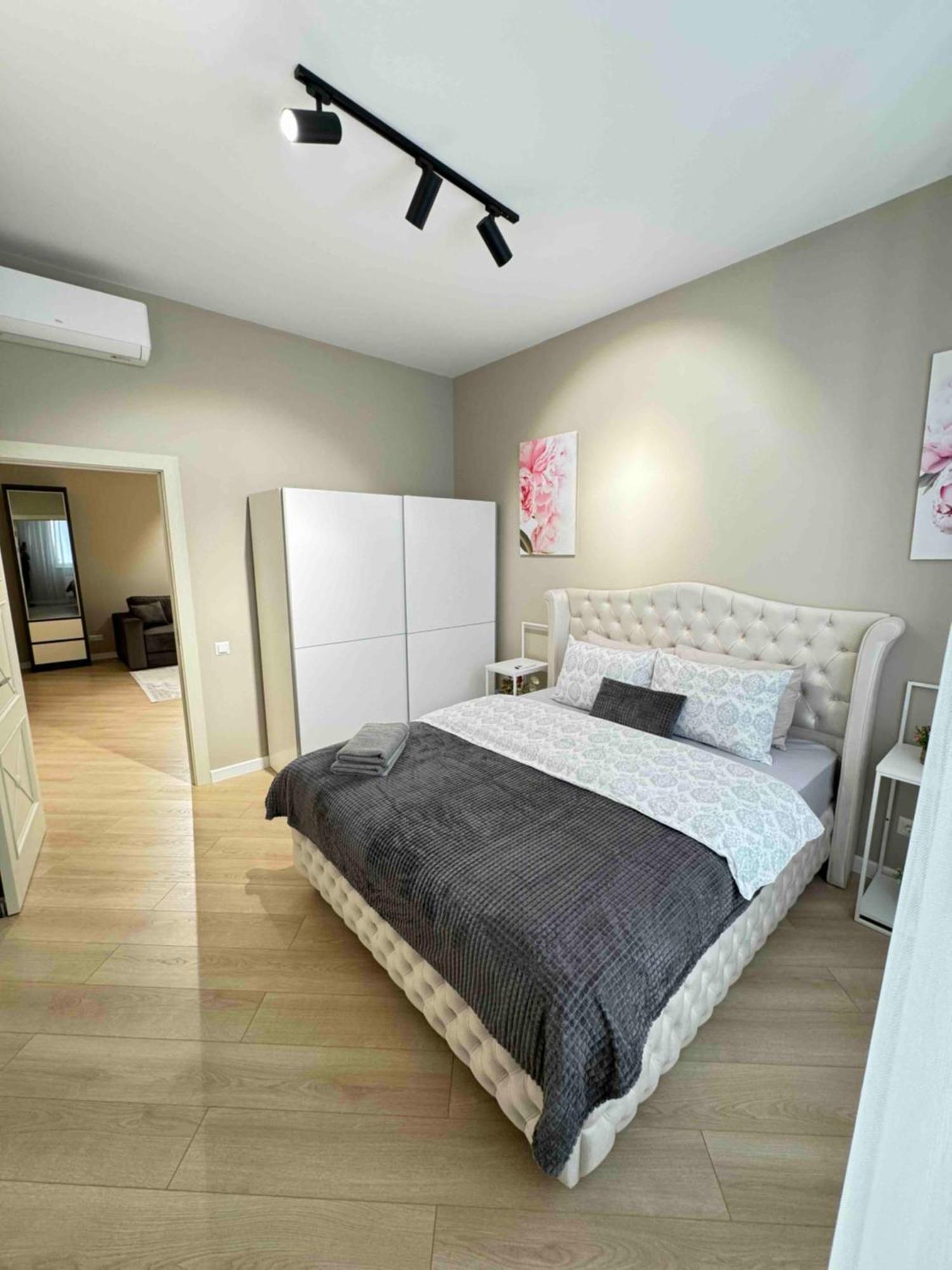 Rentnow Modern Business Apartment With 3 Bedrooms In Centre 基希讷乌 外观 照片