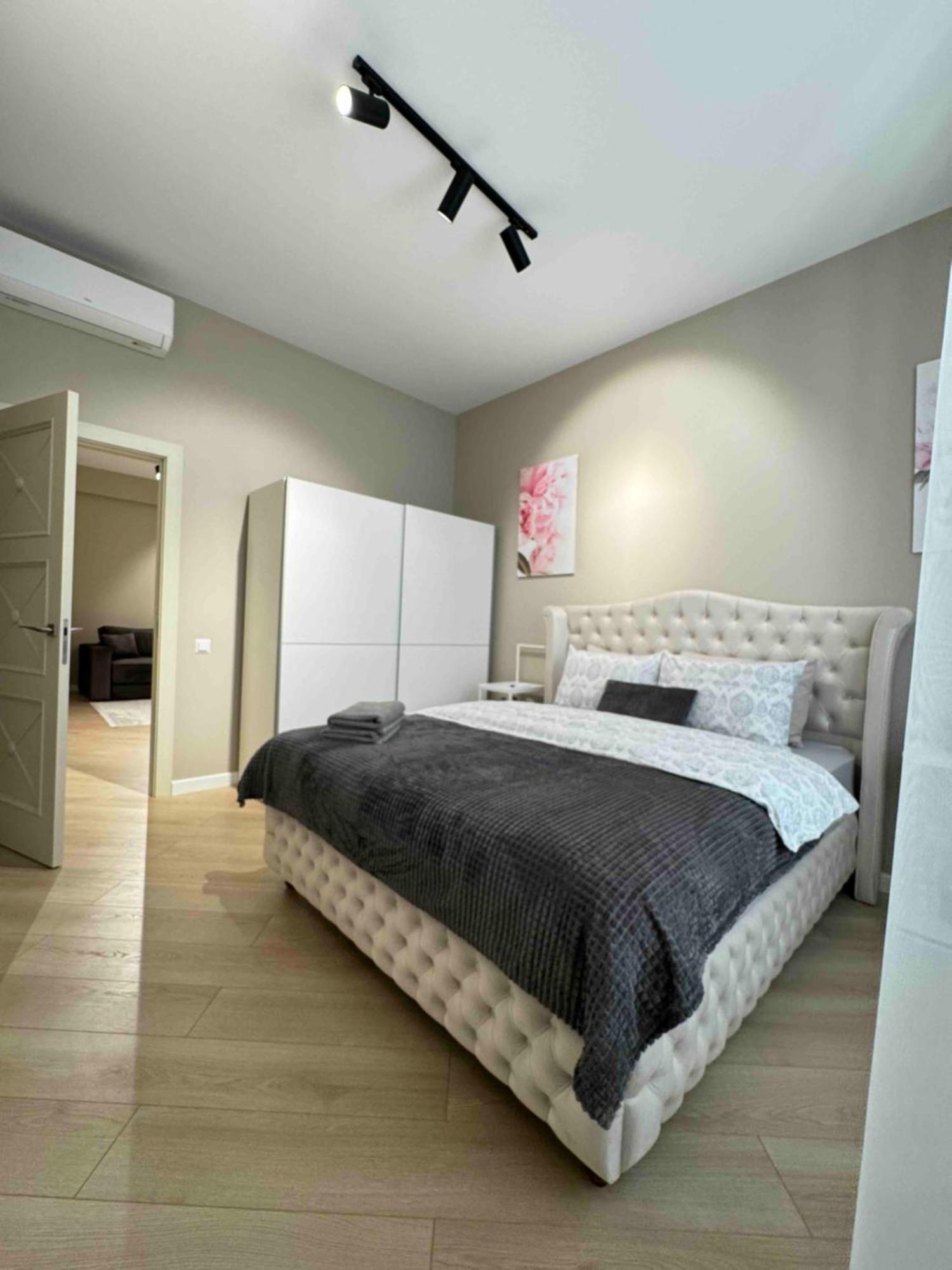 Rentnow Modern Business Apartment With 3 Bedrooms In Centre 基希讷乌 外观 照片