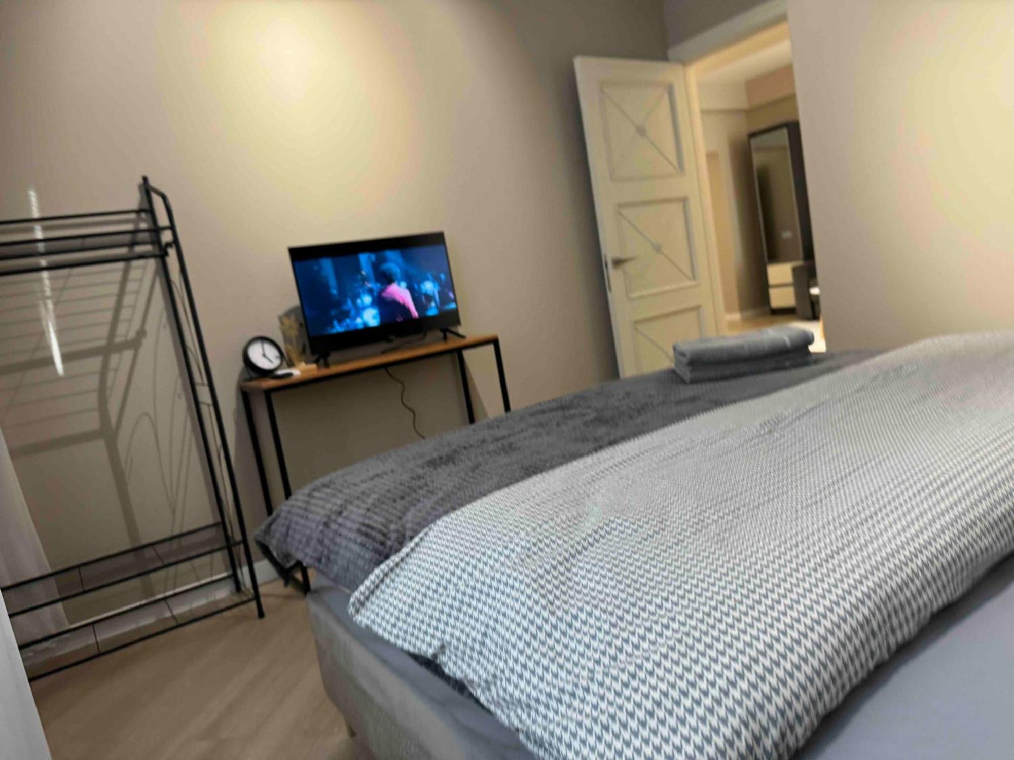 Rentnow Modern Business Apartment With 3 Bedrooms In Centre 基希讷乌 外观 照片
