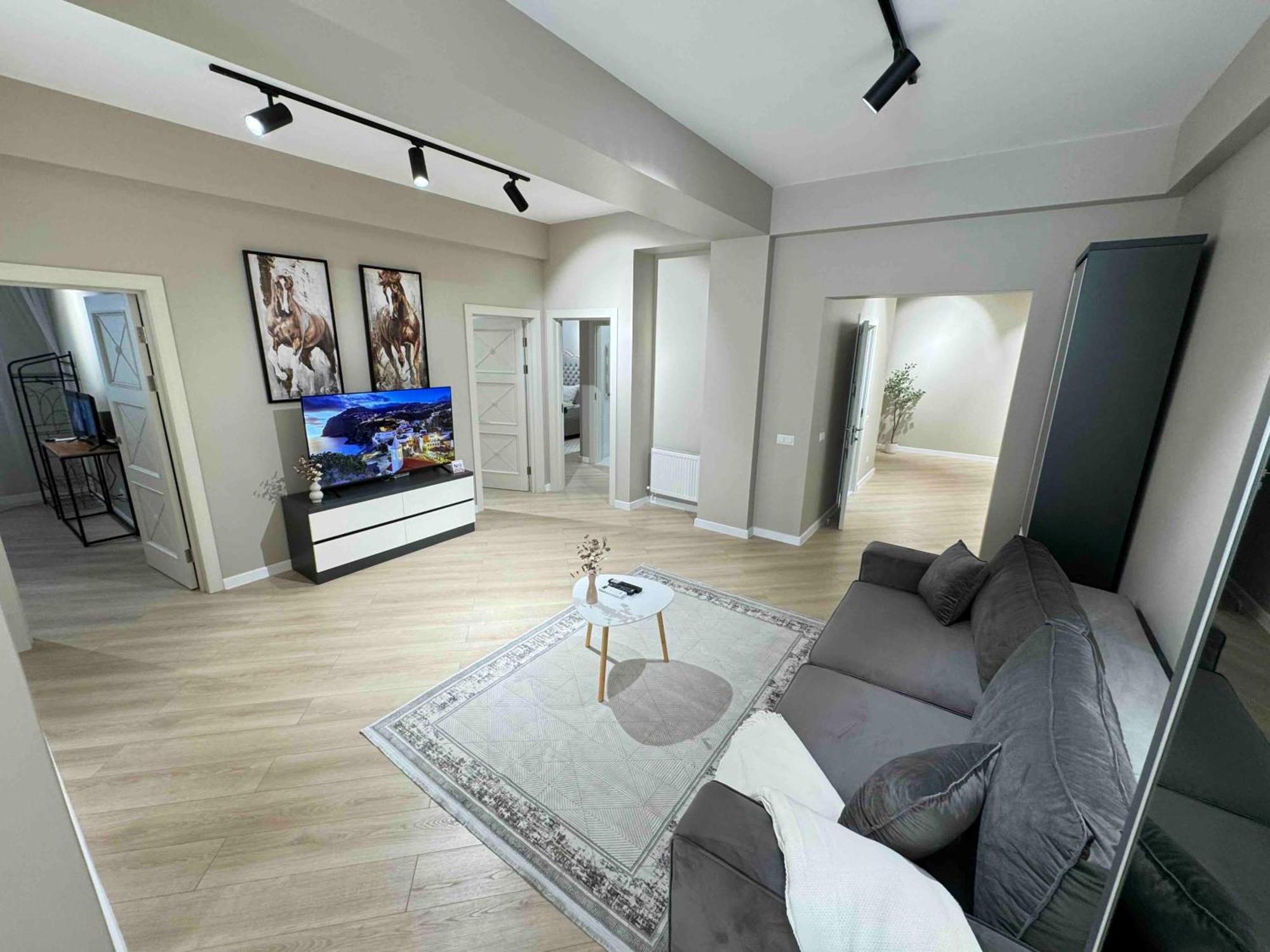 Rentnow Modern Business Apartment With 3 Bedrooms In Centre 基希讷乌 外观 照片
